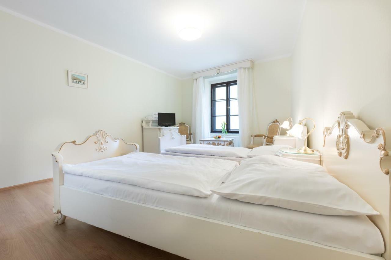 Hotel Celerin Telč Buitenkant foto